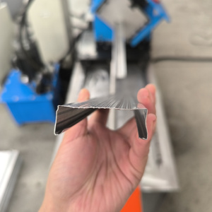 Máquina formadora de rollos de quilla de ángulo de acero, máquina formadora de canales y pernos de Marco C/<span class=keywords><strong>U</strong></span>/T/M perforada de alta precisión - Product Image 4