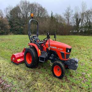 Tractores Kubota Serie B25D Mini 4x4 de 25HP con Tracción en las 4 Ruedas, Económicos, Incluyen Rodamientos, Motor, Bomba de Engranajes y Caja de Cambios - Product Image 3