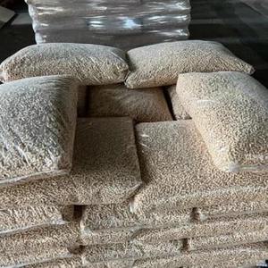 Granulés de bois 100% pin pur, biocarburants de chauffage, excellente qualité, teneur en cendres 1,5%, humidité 10% - Product Image 5