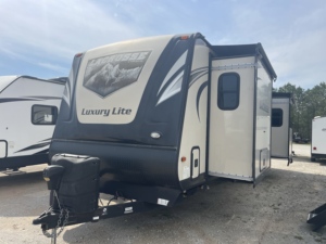 Mejor Oferta, Remolque de Viaje Usado Prime Time RV LaCrosse 337RKT 2022 2025 - Product Image 1