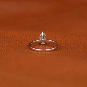 Anillo de compromiso de diamante cultivado en laboratorio de corte de pera de lujo chapado en oro sólido de 14KT, ajuste de solitario, regalo sorpresa de compromiso de moda IGI - Product Image 4