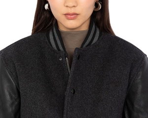 Veste universitaire en laine noire longue pour femme, tricotée, respirante, brodée, à boutons, de haute qualité, pour l'hiver, vente en gros - Product Image 3