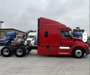 Camion semi-remorque Cascadia 126 Sleeper 2023 de haute performance - Cabine avec lit au plafond moyen, 455 CV, 12 vitesses, boîte automatique Dt12, prêt à l'emploi - Product Image 1