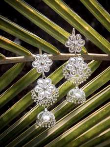 Boucles d'oreilles clous en filigrane d'argent de haute qualité, best-seller, avec un éclat scintillant - Product Image 2