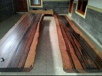 Table à manger en bois massif exotique d'Indonésie, bord naturel large et long, style moderne, en ébène de Macassar – Meuble de maison en promotion