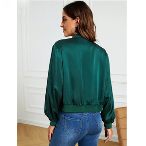 Chaqueta universitaria de satén de primera calidad para mujer, bombardero de manga larga con bolsillos personalizados, forro de nailon acolchado y transpirable teñido liso - Product Image 2