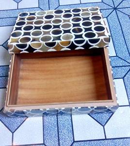 Boîtes à bijoux en résine noire et blanche incrustée, sculpture d'ange faite à la main, décoration de maison et de bureau pour une décoration élégante, en provenance d'Inde, à vendre - Product Image 4