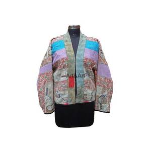 เสื้อแจ็คเก็ตผ้าฝ้ายถักมือสไตล์วินเทจสำหรับผู้หญิง งานฝีมือแบบคันธา ใส่สบายในฤดูหนาว ลายปะติดปะต่อ งานปัก  รักษ์โลก ใส่ได้สองด้าน - Product Image 4