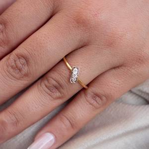 Anillo de tres diamantes naturales certificado por IGI, ligero, minimalista, elegante, atemporal, elegante, moderno, regalo de banda para ella - Product Image 2