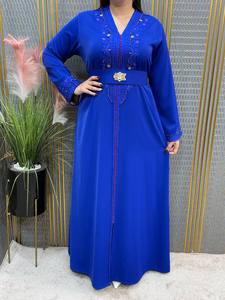 ชุดเดรสยาวปักลายสีน้ำเงิน ไซส์พลัส แขนยาว คอวี ผ้าเครป สไตล์โมร็อกโก คาฟตัน สำหรับงานแต่งงานหรือสวมใส่ในพิธีทางศาสนา - Product Image 3