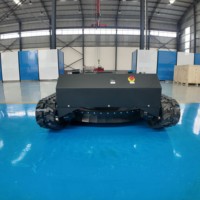 Tondeuse à gazon télécommandée de grande taille, déchiqueteuse de herbe robotisée robuste de type chenillé pour la tonte des grandes terres agricoles et des pentes