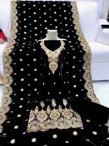Broderie lourde Dupatta et robe en velours pakistanais pour femmes fait à la main Nakshi Dabka travail hiver femmes vêtements vêtements de fête - Product Image 5