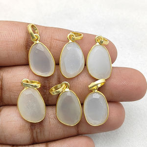 Pendentif de lunette de pierre de lune blanche inégale breloques de lunette de fantaisie breloques de pierre de naissance fournisseur de bijoux en gros - Product Image 4