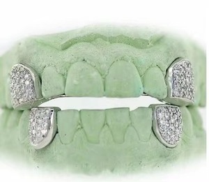 Fabrication indienne Grillz diamant personnalisé glacé or/argent avec pierre de Moissanite pour hommes et femmes meilleur prix disponible - Product Image 1