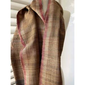 Tissu en soie et coton tissé à la main, style long, teinture acacia et marguerite - Product Image 6