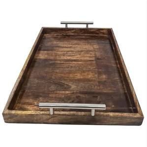 Bandeja grande de madera de mango ecológica con mango cromado metálico moderno para servir y organizar hogares - Product Image 3