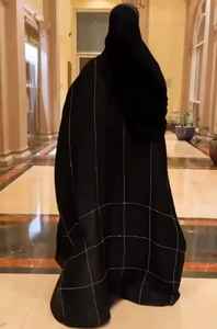 Abayas élégantes et modestes brodées à la main pour femmes! - Product Image 2