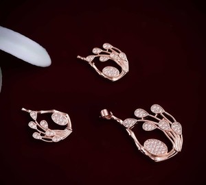 Set di Ciondoli da Donna di Alta Qualità Placcati Oro, Ispirato al <span class=keywords><strong>Pavone</strong></span>, in Acciaio Inossidabile con Zirconi, Alta Lucentezza e Durabilità - Product Image 3