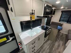 Autocaravana 2026 J-a-y-c-o J-a-y Flight S-l-x 210QB para camping - Product Image 2