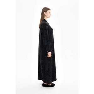 Abaya noire écologique avec détail chaîne, manches longues, polyester, Moyen-Orient - Product Image 2