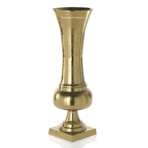 Ensemble de 2 grands vases à fleurs dorés en aluminium massif avec base carrée pour la décoration du sol de la cérémonie de mariage - Product Image 6