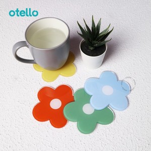 Encantador posavasos modelo de flores acrílicas con delicado diseño floral que agrega un toque de elegancia y belleza inspirada en la naturaleza - Product Image 5