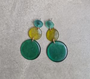 Boucles d'oreilles créoles en résine bleu clair tourbillonnée, grosses et audacieuses, cercle turquoise pour les fêtes, les mariages, les événements, boucles d'oreilles pour filles au meilleur prix - Product Image 4