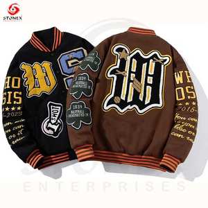 Chaqueta universitaria de invierno personalizada OEM para hombre con mangas negras de PU Chaqueta de béisbol gruesa de cuero de moda - Product Image 3