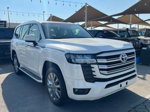 Toyota Land Cruiser GXR 4.0L/V6 2025, un moteur V6 de 4,0 litres produisant 271 chevaux et 385 Nm de couple - Product Image 3