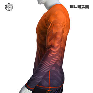 Sublimación personalizada de manga larga Rash Guard para hombres Comodidad y protección con opciones multicolores - Product Image 2