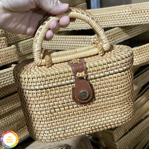 Bolso de mimbre redondo de Bali hecho a mano, bolso informal de paja tejido hermoso con cierre de botón, artesanías de Vietnam 0084935825297WA - Product Image 1