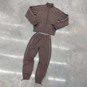 Conjunto Deportivo Cortavientos Personalizado con Cremallera Completa para Hombre, Transpirable, Ligero, de Nailon Tejido con Protección Contra el Viento - Product Image 3