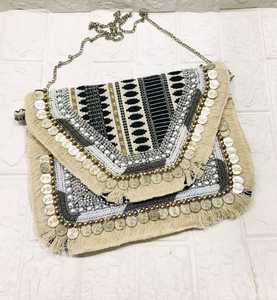 Pochette élégante faite à la main avec broderie de glands de perles de coquillages pour les fêtes, événements festifs, accessoire Boho chic pour tout look - Product Image 6