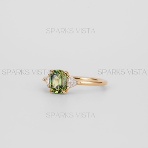Anillo de compromiso de tres piedras de moissanita de zafiro verde de Plata de Ley 925 de lujo con Joyería de diamantes laterales de corte Trillin - Product Image 6