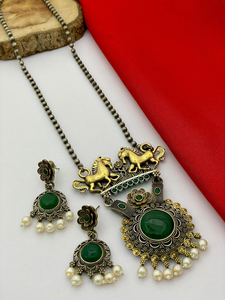 Ensemble de pendentif en laiton double ton de haute qualité pour les femmes parfait pour les vêtements décontractés pendentif traditionnel indien avec ensemble de collier de boucles d'oreilles - Product Image 3