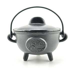 Grand chaudron en fer de style vintage avec texte en relief, idéal pour les rituels plus importants, une utilisation en extérieur ou comme élément décoratif frappant - Product Image 5