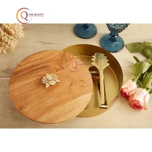 En bois avec couvercle à fleurs en or Élégant et durable, la casserole ronde en métal parfaite pour tous les repas et fournitures d'occasion - Product Image 1