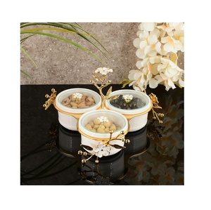 Bol décoratif avec porte-bol à fleurs en laiton gaufré design Bol de service tendance en métal de haute qualité de qualité supérieure - Product Image 3