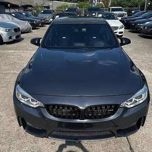 BMW Serie 3 2017, sedán de lujo usado, con opciones de interior personalizables, motor confiable y rendimiento suave. - Product Image 3