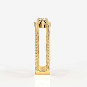 แหวนทองคำขาว 14K สำหรับผู้ชาย รุ่น Regal Crown ประดับเพชรทรงปรินเซสคัท เพชรเลี้ยงในห้องปฏิบัติการ ฝังแบบซ่อน พร้อมใบรับรอง IGI ชุบโรเดียม - Product Image 3