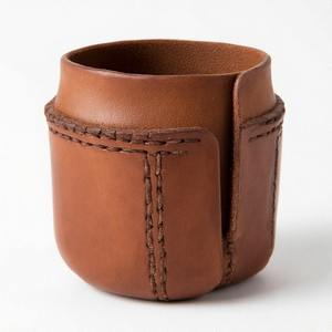 Pot en cuir moderne couleur terre offrant une élégance compacte et un charme botanique calme pour l'espace de travail ou les coins du salon - Product Image 6