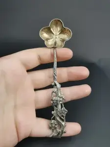 Cuillère de mariage vintage en forme de fleur en aluminium moulé d'Inde, parfaite pour la décoration intérieure, les ustensiles de cuisine et l'ensemble de service - Product Image 5