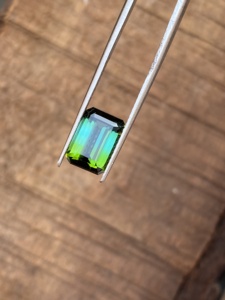 Super superbe pierre de taille octogonale en tourmaline naturelle de couleur biologique de 10x7mm avec une pierre précieuse en vrac d'excellente qualité de couleur 3.16 carats - Product Image 6