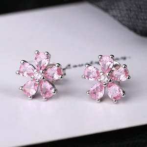 Orecchini a Perno in Argento Sterling con Cristalli Rosa Antichi a Forma di Fiore - Product Image 3