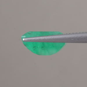 มรกตธรรมชาติขายส่ง รับรองโดย IGI น้ำหนัก 5.21 กะรัต ทรงมรกต 12x9 มม. สีเขียวพรีเมียม แสงสว่าง รับรองโดยผู้ตรวจสอบบุคคลที่สาม - Product Image 2