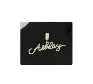 Venta al por mayor de colgante de diamantes reales de diseño para hombres y mujeres con estilos modernos y oro de 14 quilates disponible para la venta - Product Image 1