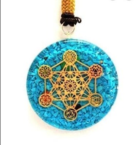 Fournisseur indien de pendentif Orgonite Turquoise pour la protection ou l'équilibrage des chakras et l'énergie positive disponible à la vente - Product Image 2