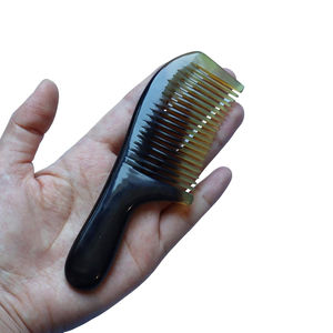 Peine de Cuerno de Búfalo Natural al Mejor Precio, Peine de Cuerno de Diente Ancho y Simple con Mango, Se Acepta Grabado de Logotipo en Vietnam - Product Image 5