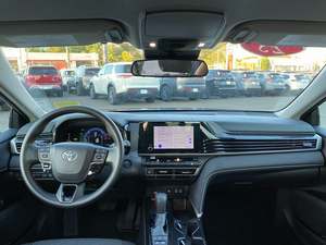 Toyota Camry LE FWD Hybride 2025, berline, état neuf, boîte de vitesses automatique, intérieur clair, moteur turbo, transmission intégrale, pneus R19 - Product Image 5