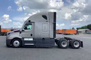 Camiones Usados Freightliner Cascadia 2023 2022 2021, Camión Semi con Camarote 126, Camión con Camarote Tipo Condo 72, 455HP, 12 Velocidades Automático - Product Image 2